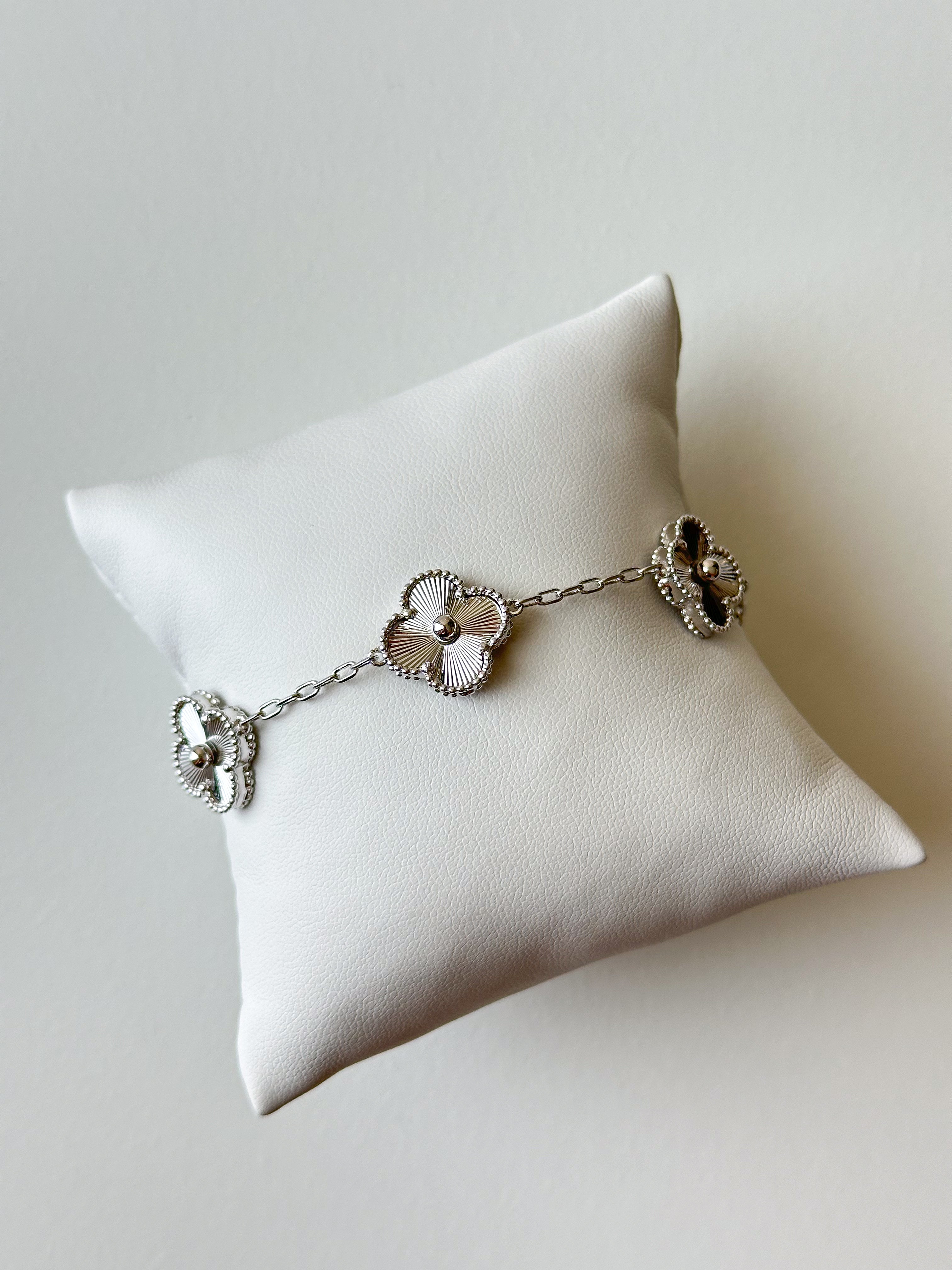Solid Clover Bracelet